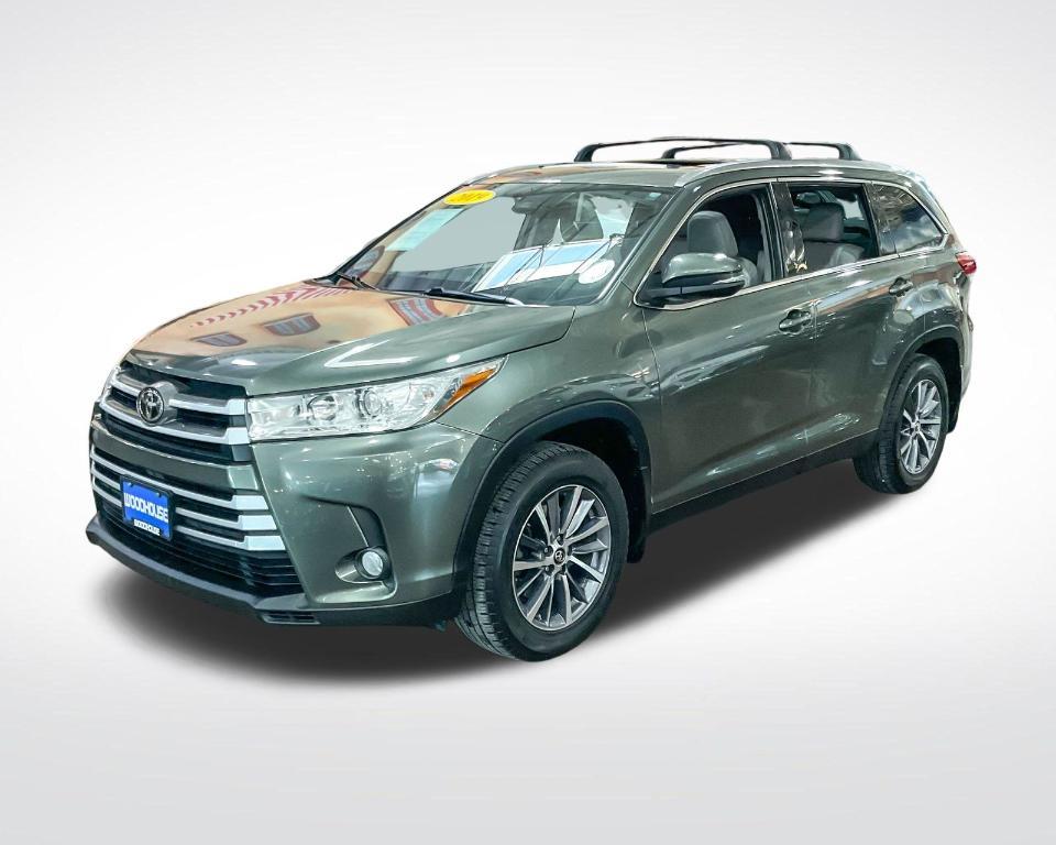 used 2019 Toyota Highlander car, priced at $24,988