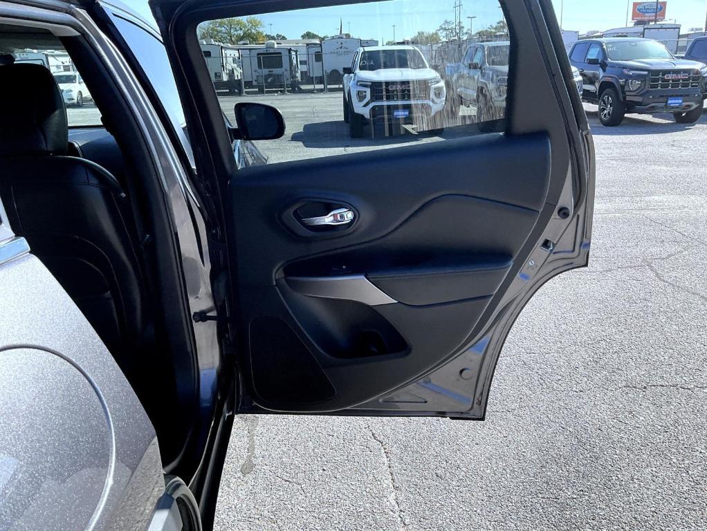 used 2019 Jeep Cherokee car, priced at $17,760
