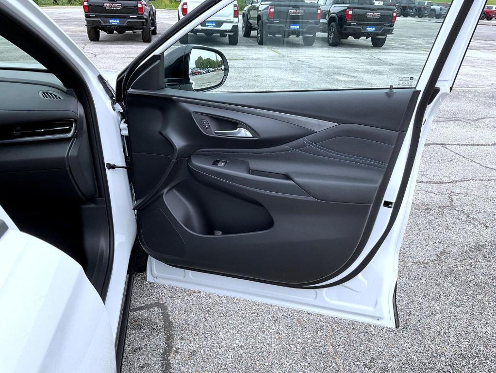 new 2025 Buick Envista car, priced at $27,862