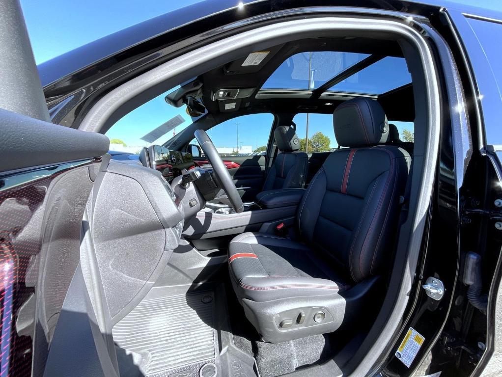 used 2024 Chevrolet Traverse car, priced at $52,527