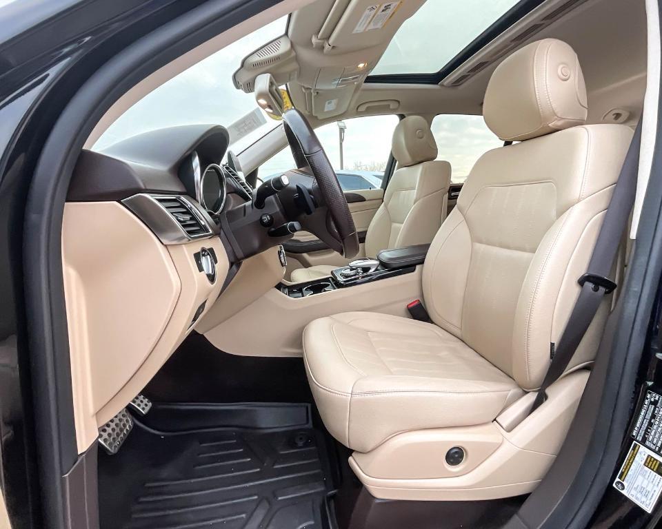 used 2019 Mercedes-Benz GLE 400 car, priced at $25,700