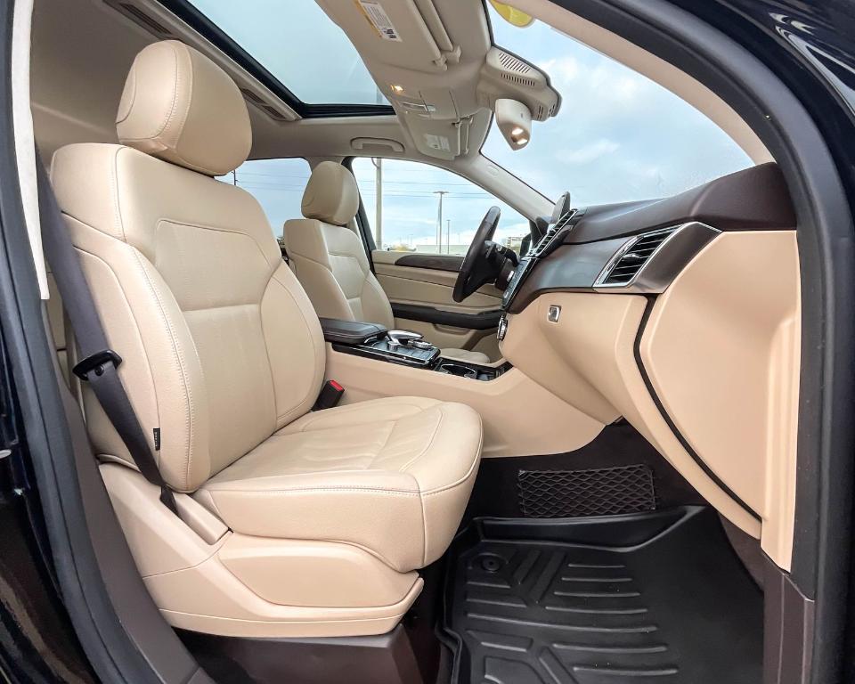 used 2019 Mercedes-Benz GLE 400 car, priced at $25,700