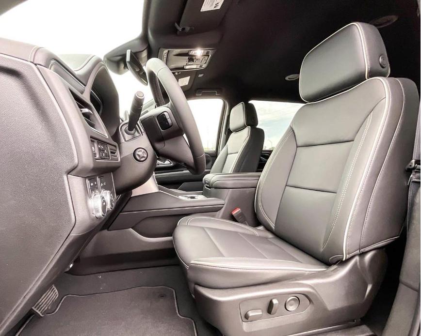 new 2024 GMC Yukon XL car, priced at $71,744