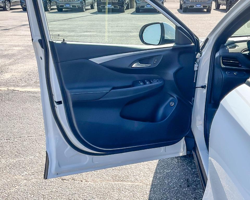 new 2025 Buick Envista car, priced at $27,334
