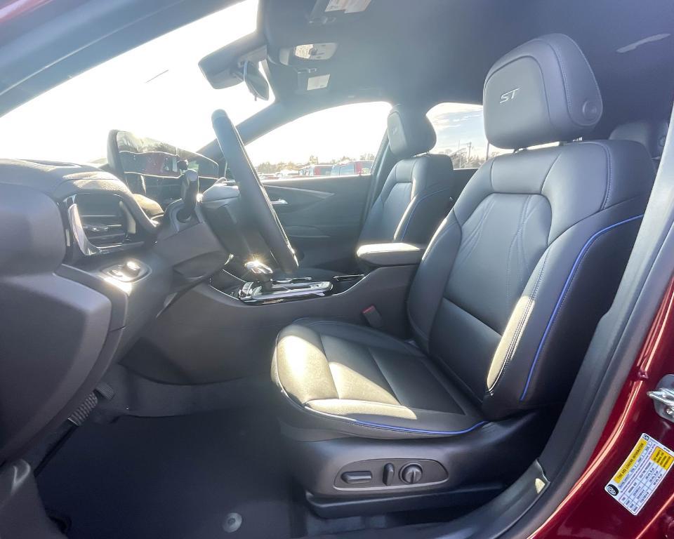 new 2025 Buick Envista car, priced at $28,479