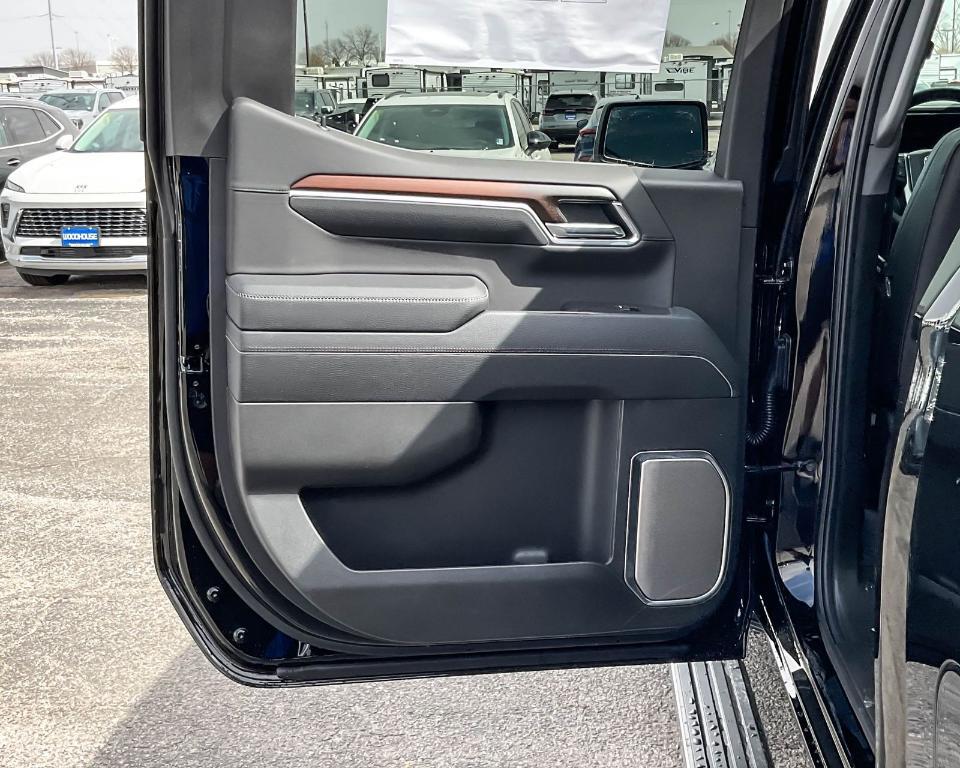 new 2025 GMC Sierra 1500 car, priced at $71,505