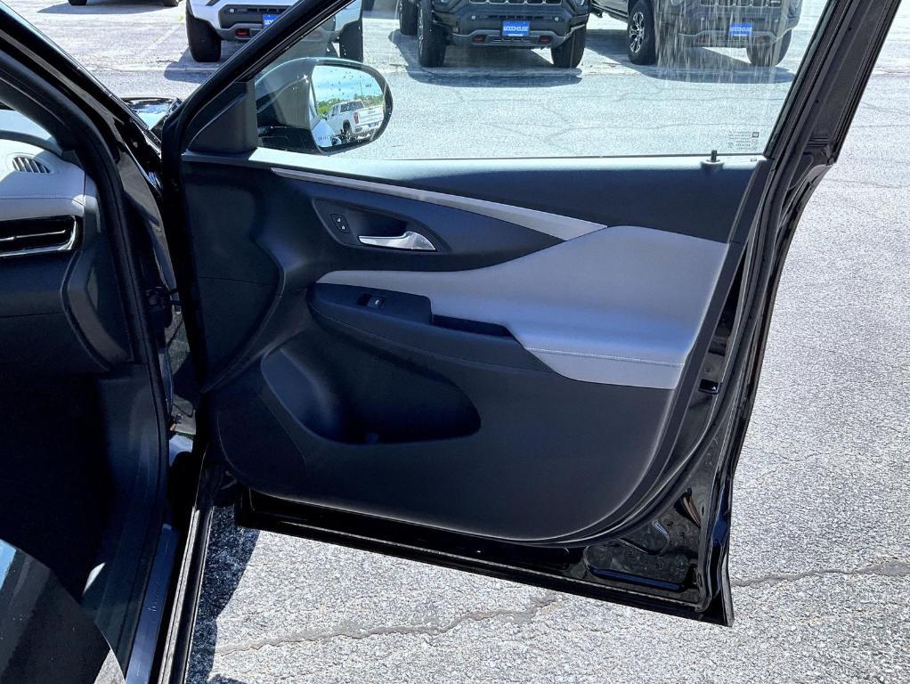 new 2025 Buick Envista car, priced at $31,884