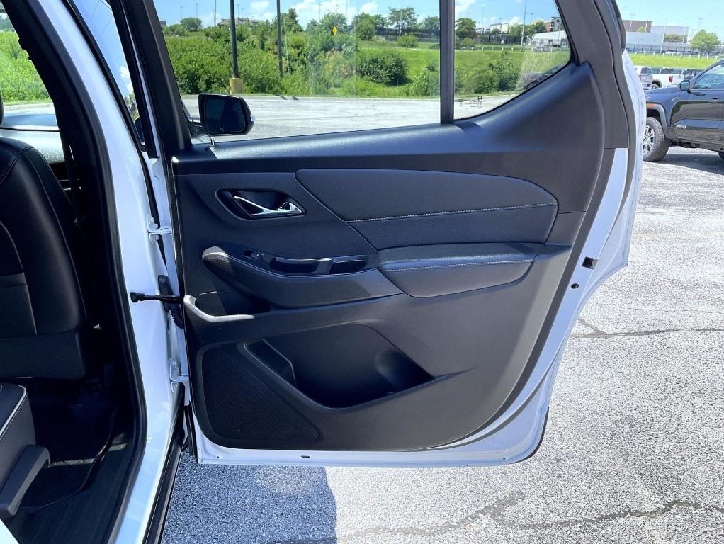 used 2022 Chevrolet Traverse car, priced at $38,701