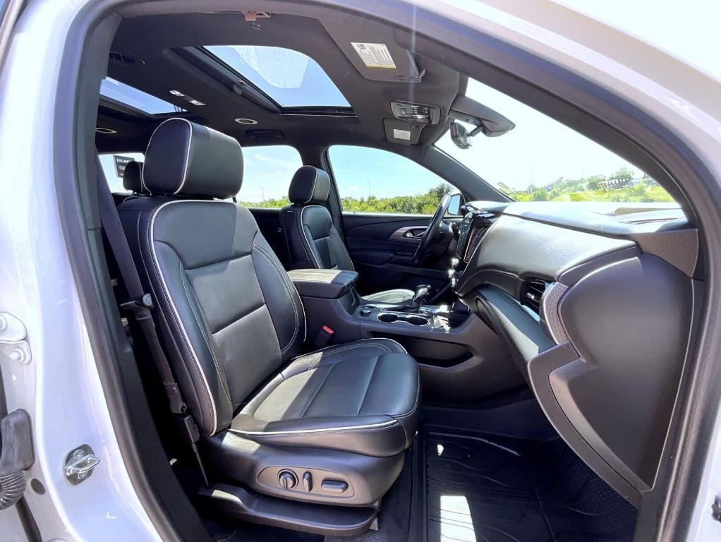 used 2022 Chevrolet Traverse car, priced at $38,701