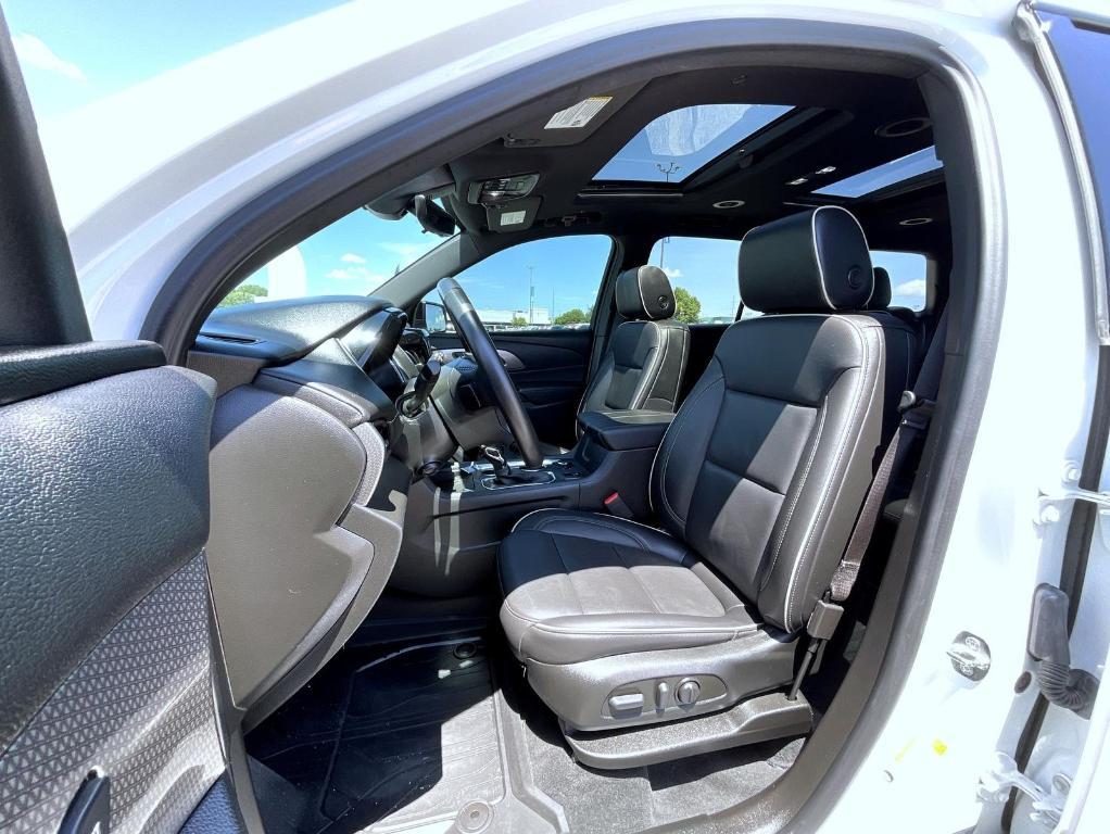 used 2022 Chevrolet Traverse car, priced at $38,701