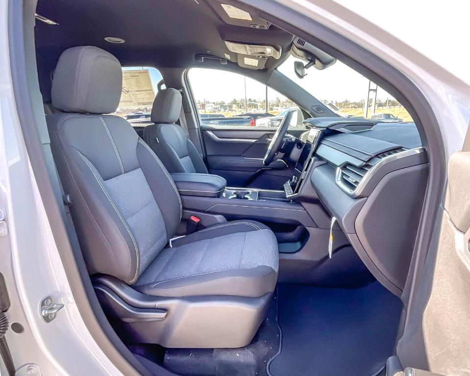 new 2025 GMC Acadia car, priced at $44,295
