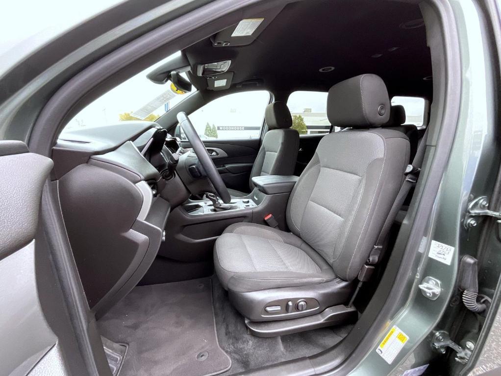 used 2023 Chevrolet Traverse car, priced at $31,980