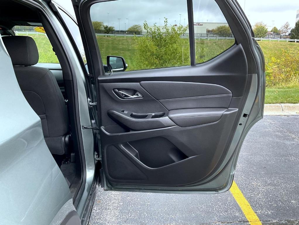 used 2023 Chevrolet Traverse car, priced at $31,980