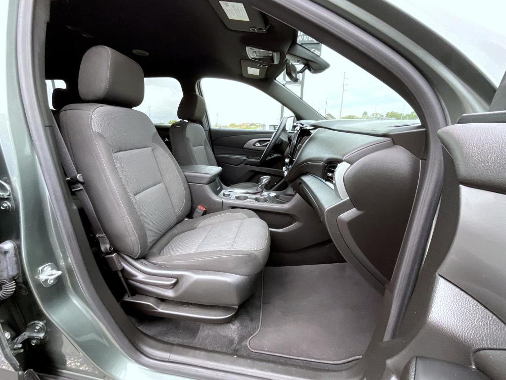 used 2023 Chevrolet Traverse car, priced at $31,980