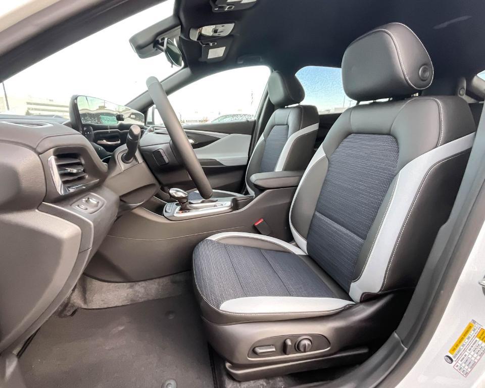 new 2025 Buick Envista car, priced at $26,089