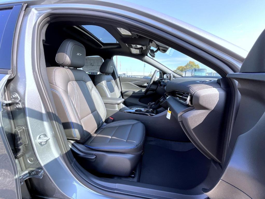 new 2025 Buick Envista car, priced at $29,513