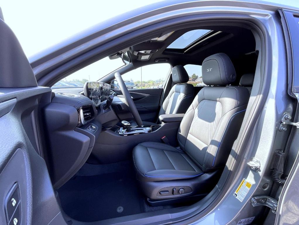 new 2025 Buick Envista car, priced at $29,513
