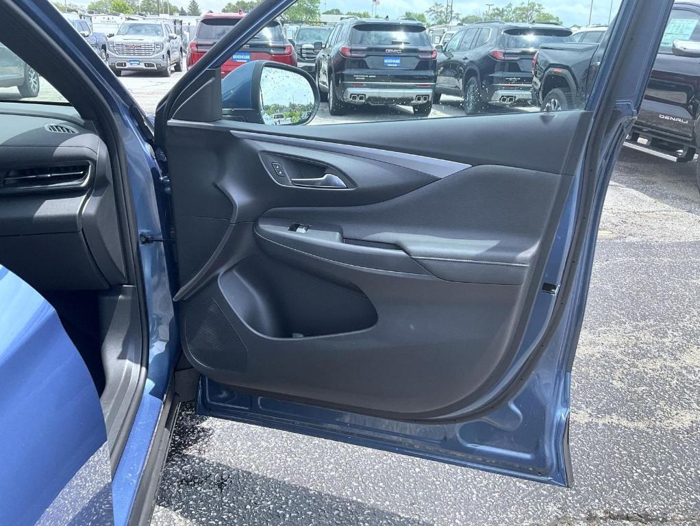 new 2025 Buick Envista car, priced at $26,984