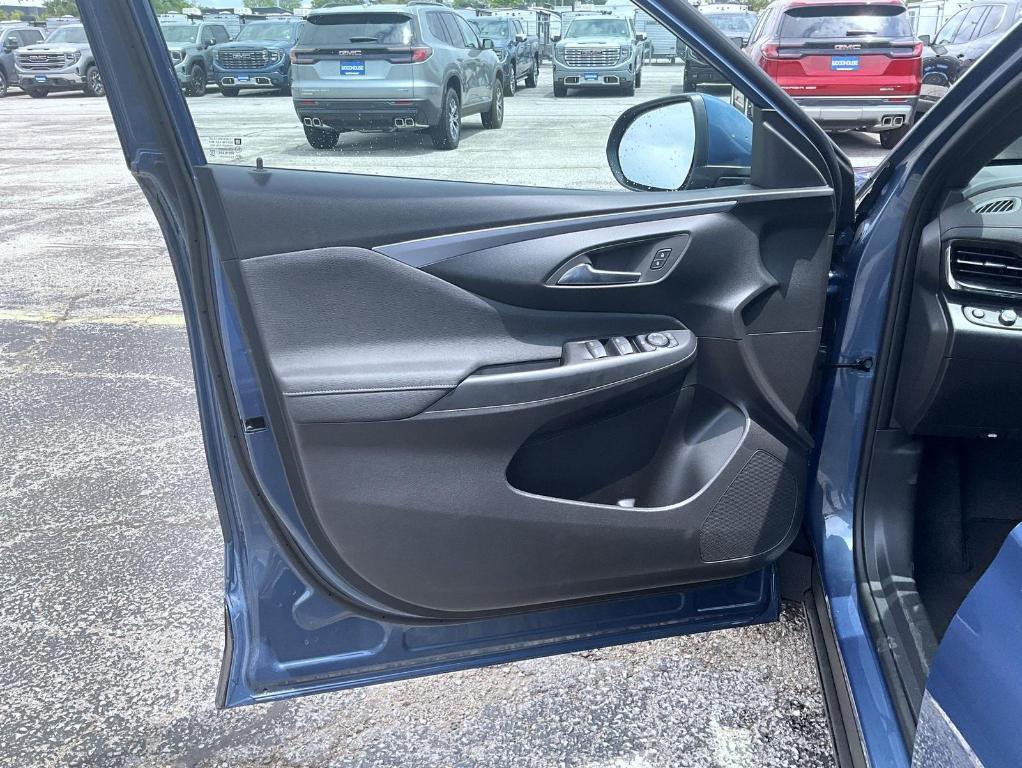 new 2025 Buick Envista car, priced at $26,984