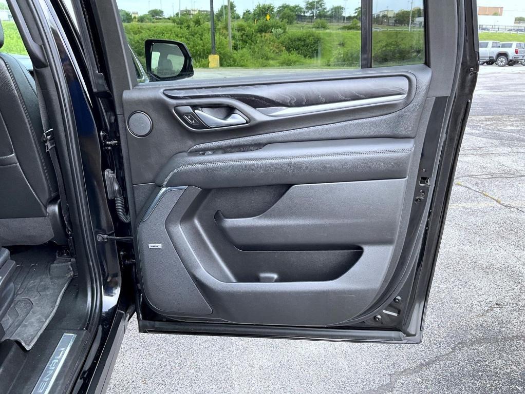 used 2022 GMC Yukon XL car, priced at $51,664