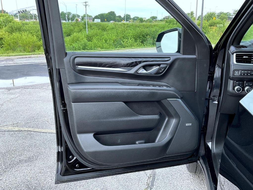 used 2022 GMC Yukon XL car, priced at $51,664