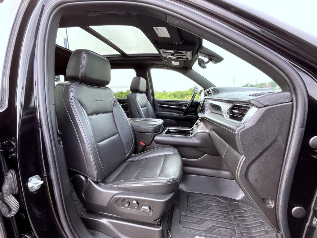 used 2022 GMC Yukon XL car, priced at $51,664