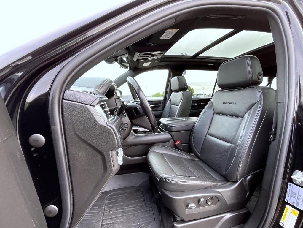 used 2022 GMC Yukon XL car, priced at $51,664