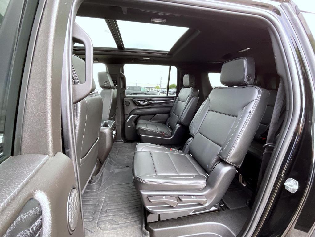 used 2022 GMC Yukon XL car, priced at $51,664