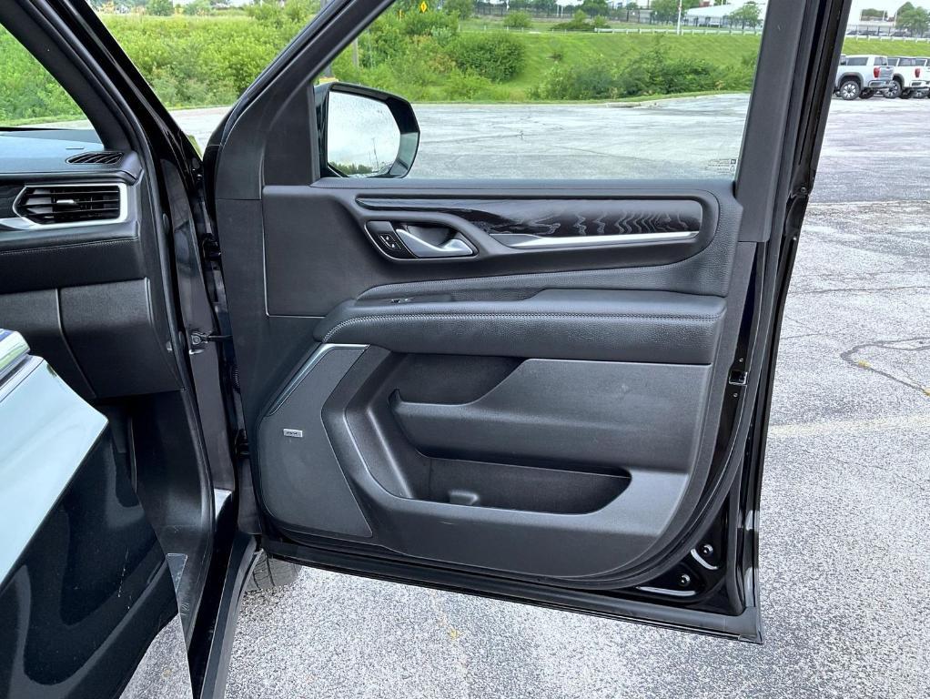 used 2022 GMC Yukon XL car, priced at $51,664