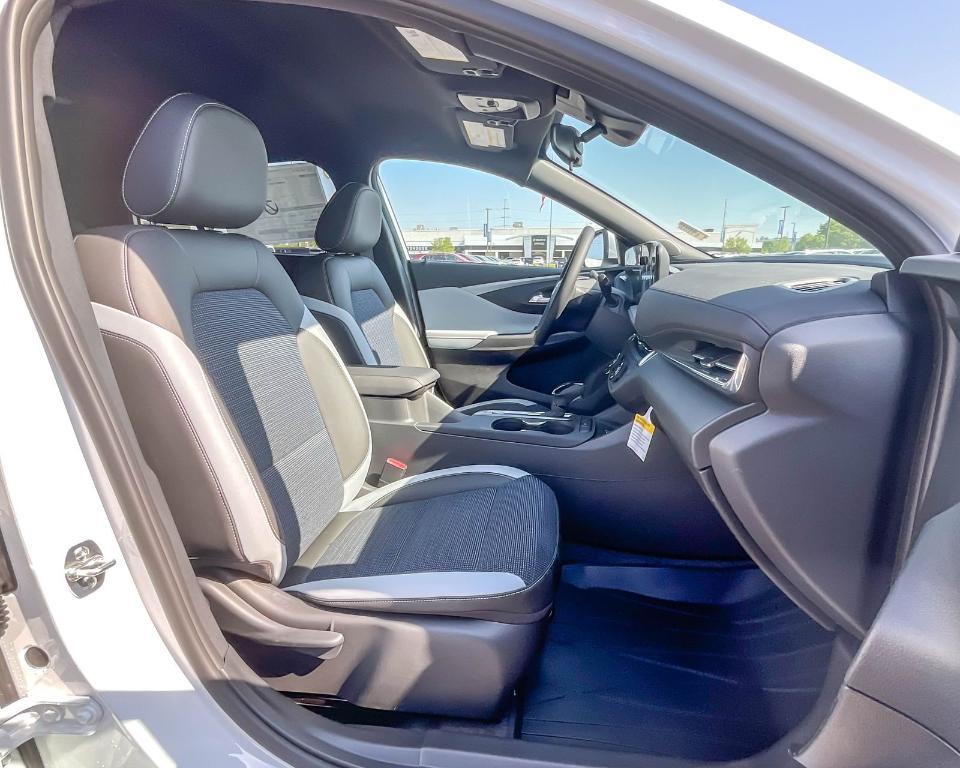 new 2025 Buick Envista car, priced at $27,334
