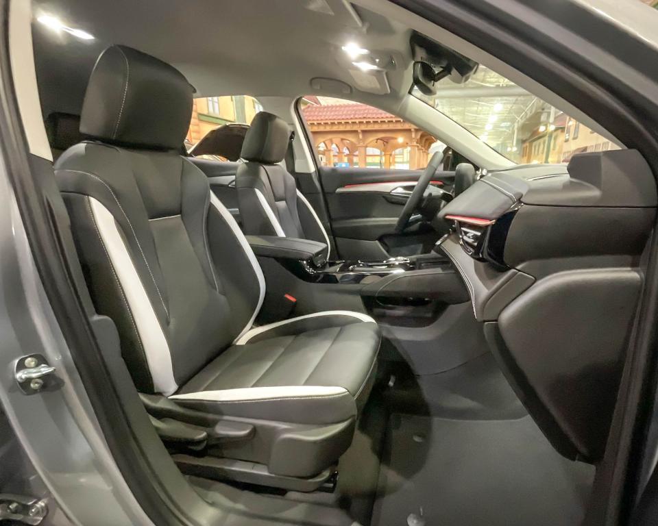 new 2025 Buick Envision car, priced at $42,539