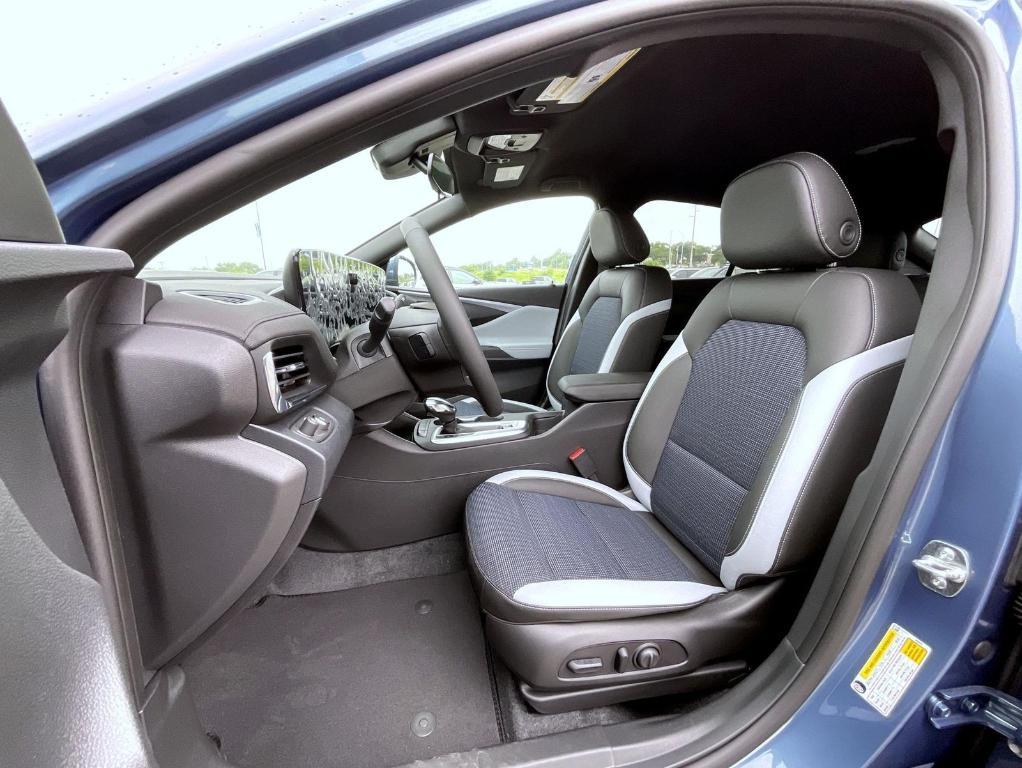 new 2025 Buick Envista car, priced at $26,984