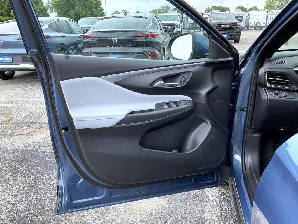 new 2025 Buick Envista car, priced at $26,984