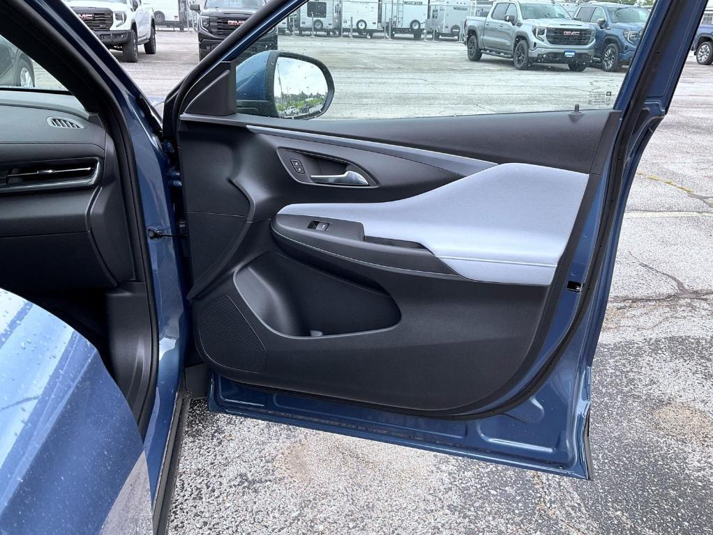 new 2025 Buick Envista car, priced at $26,984