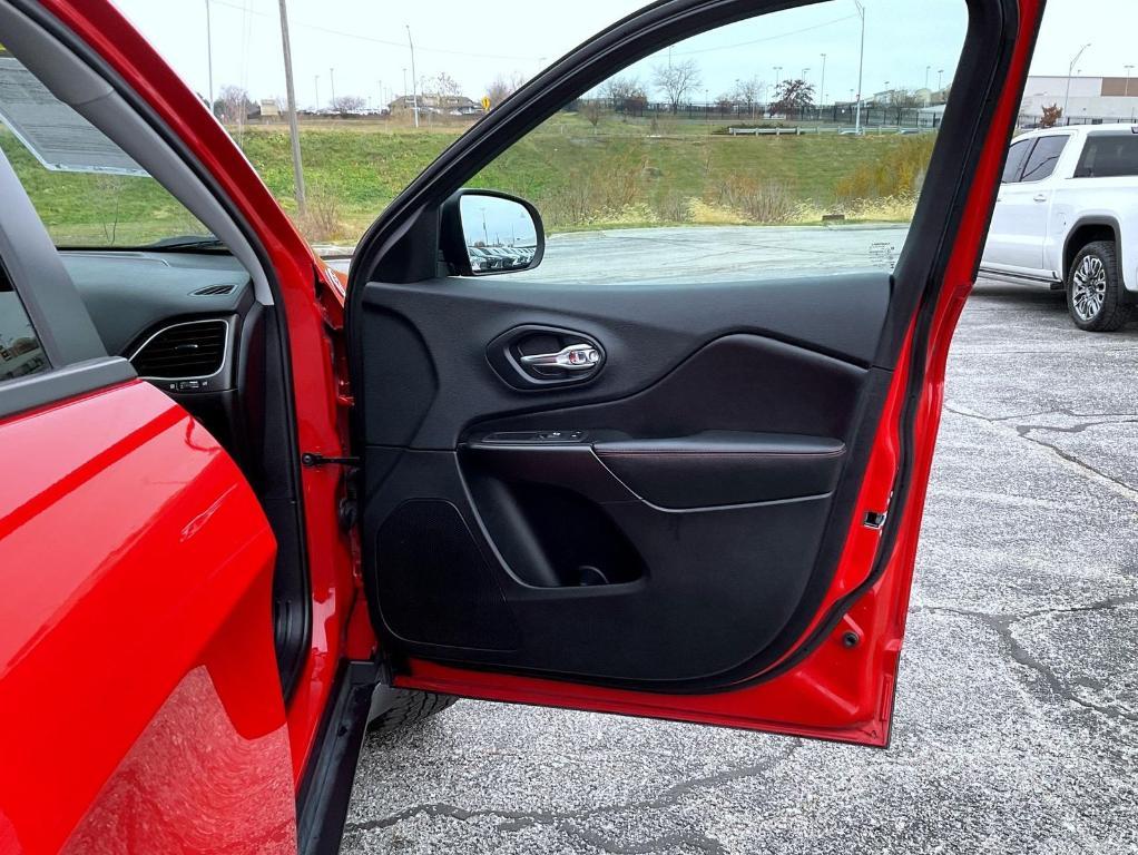 used 2019 Jeep Cherokee car, priced at $21,770