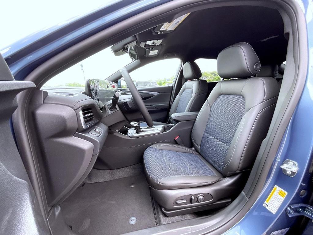 new 2025 Buick Envista car, priced at $26,393