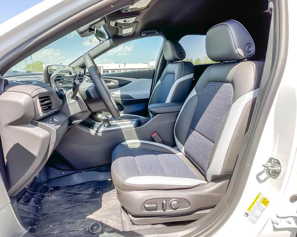 new 2025 Buick Envista car, priced at $26,934