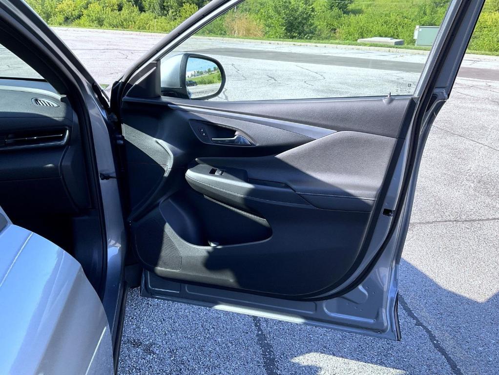 new 2025 Buick Envista car, priced at $26,393