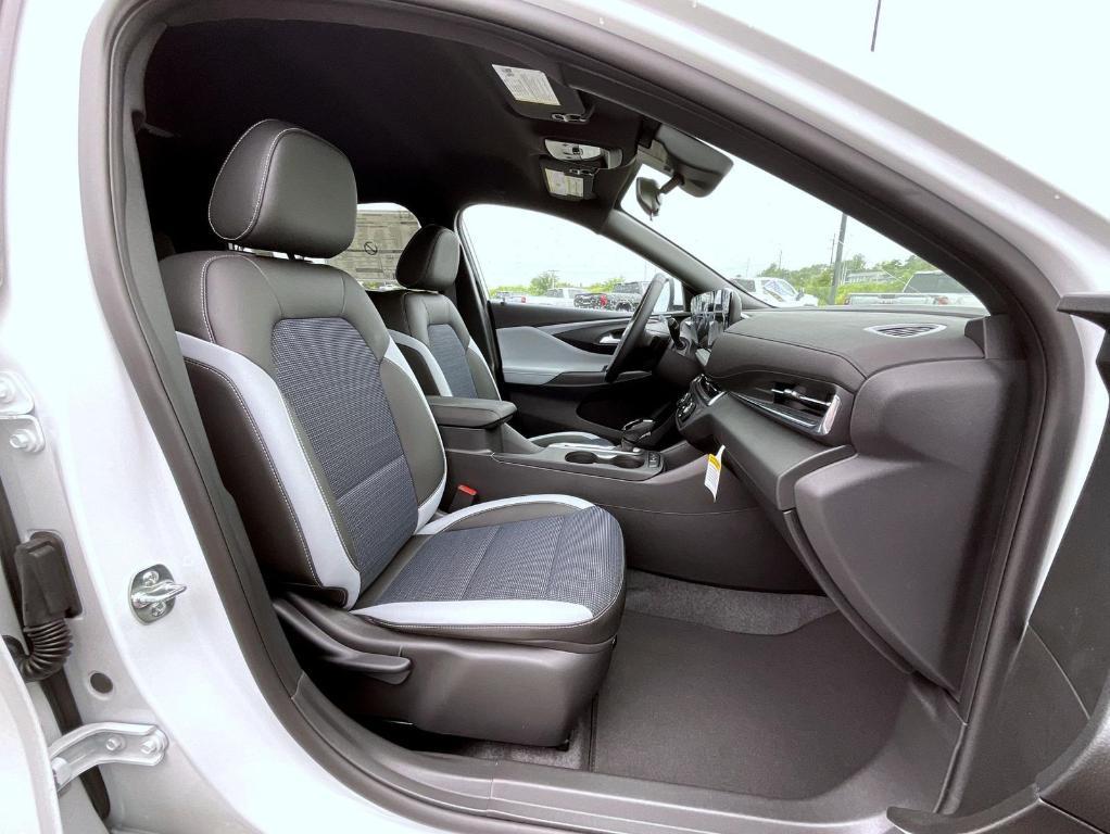 new 2025 Buick Envista car, priced at $25,936