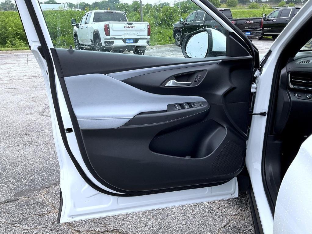 new 2025 Buick Envista car, priced at $25,936