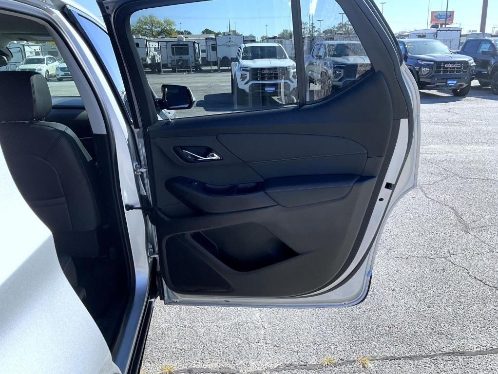 used 2021 Chevrolet Traverse car, priced at $31,670