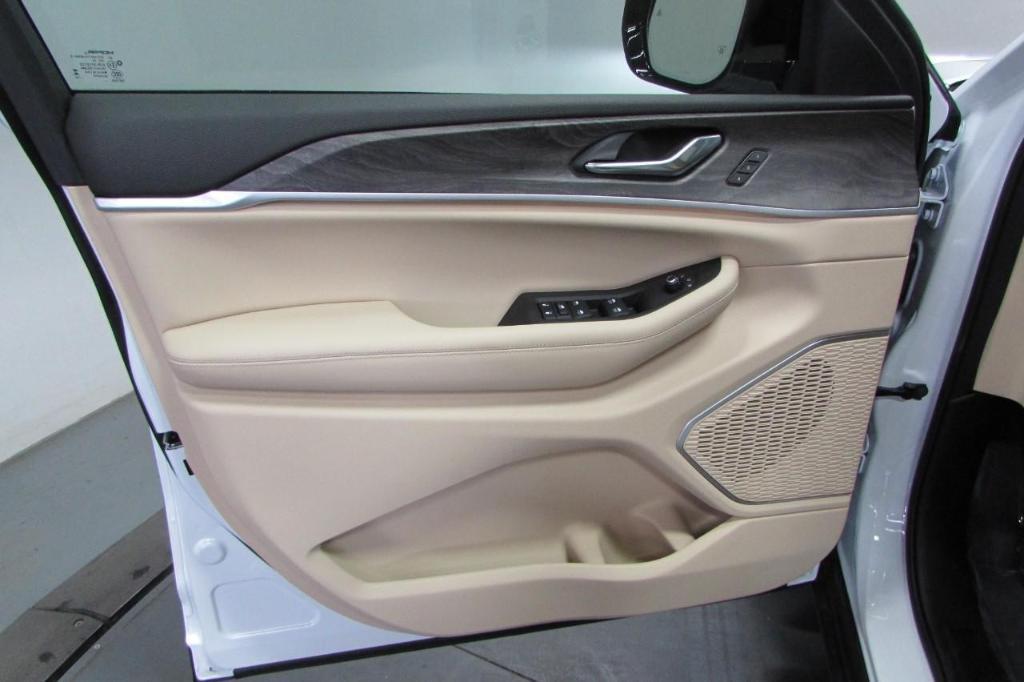 new 2025 Jeep Grand Cherokee L car, priced at $54,990