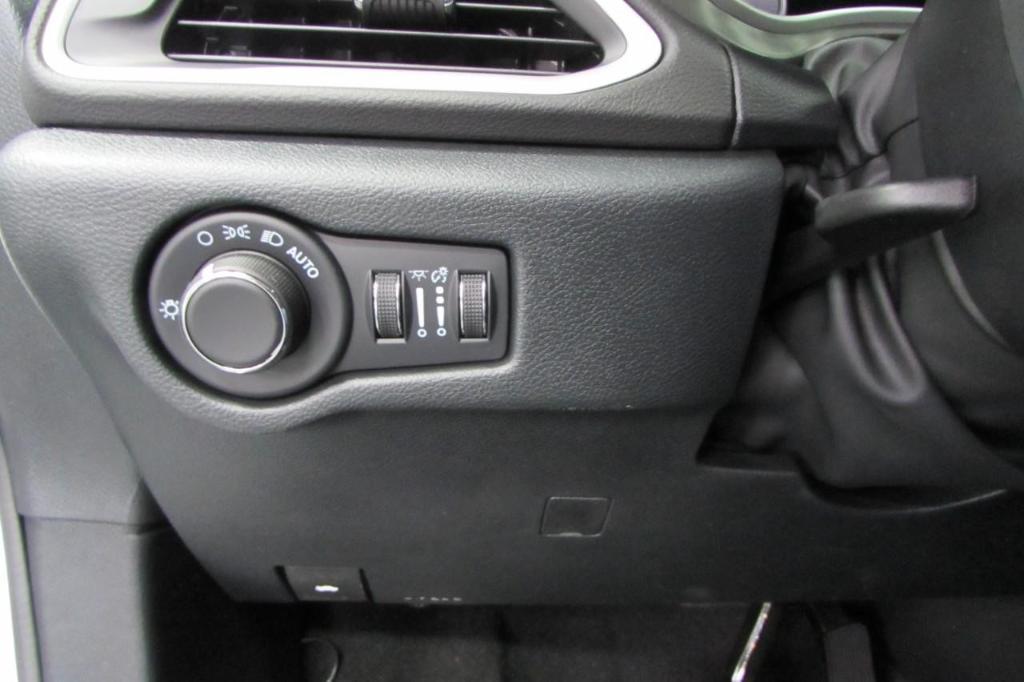 new 2025 Chrysler Voyager car, priced at $39,776