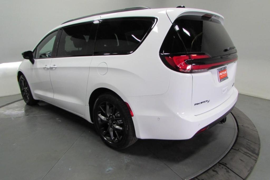 new 2025 Chrysler Pacifica car, priced at $50,606