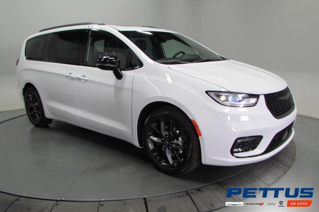 new 2025 Chrysler Pacifica car, priced at $46,775