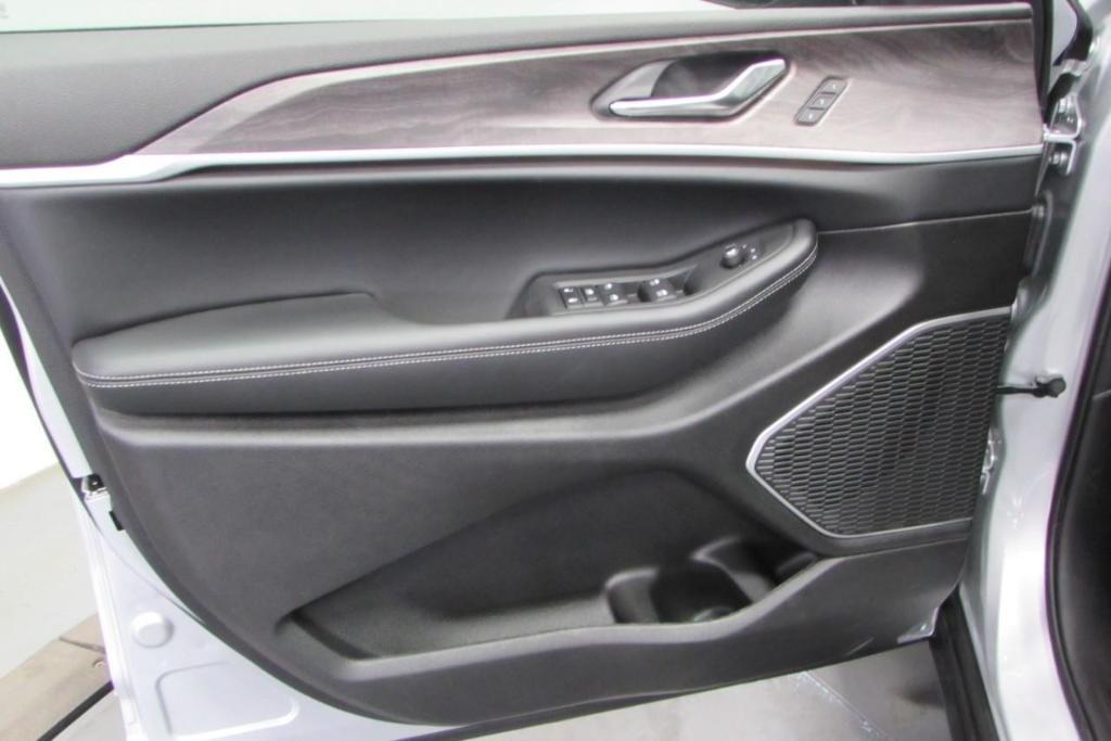new 2025 Jeep Grand Cherokee L car, priced at $49,938