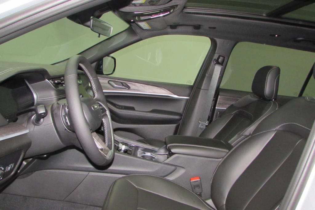 new 2025 Jeep Grand Cherokee L car, priced at $49,938