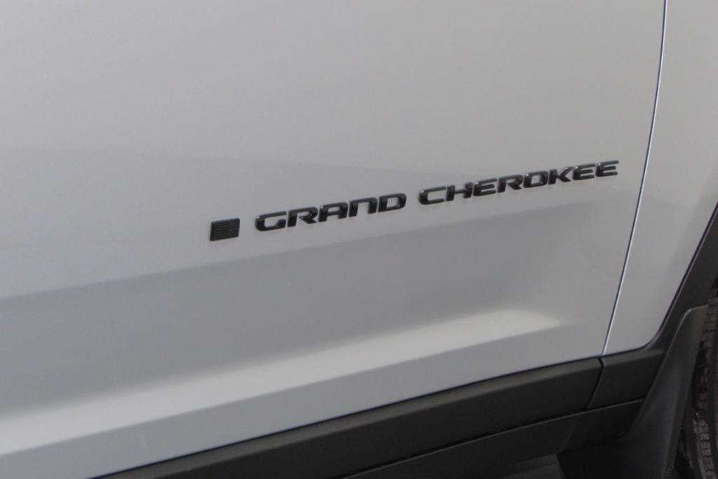 new 2025 Jeep Grand Cherokee L car, priced at $49,938