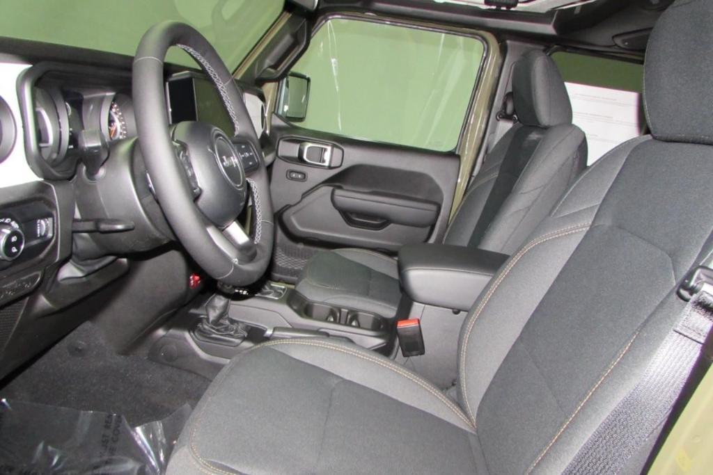 new 2025 Jeep Gladiator car, priced at $48,177