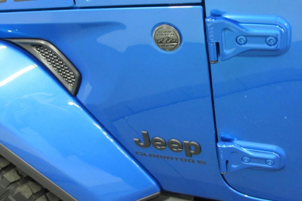 new 2025 Jeep Gladiator car